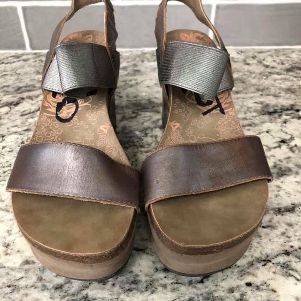 OTBT Brown Platform Wedge Sandals - Size 9